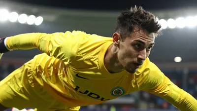 Le gardien paraguayen Orlando Gill, qui a brillé face aux Bleus en huitième de finale de la Coupe du Monde 2026, est en...